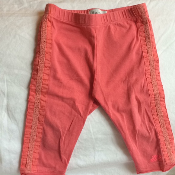 Ruffles dress with matching cropped leggings. - Picture 5 of 6